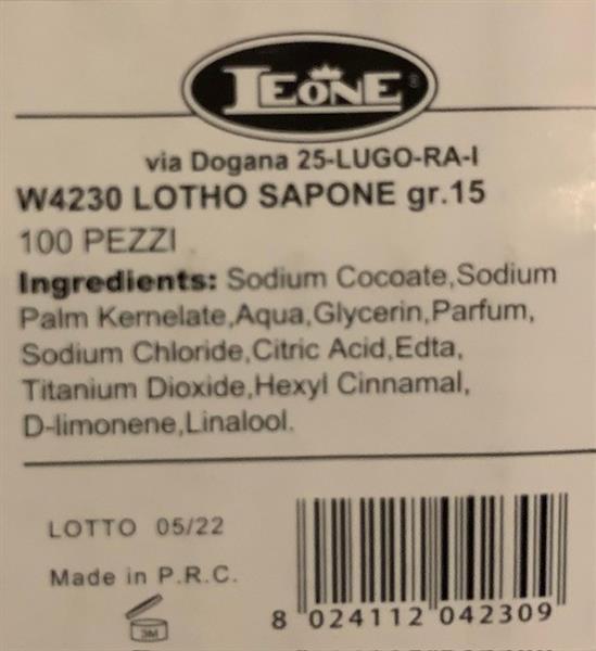 Grote foto shampoo reis flesjes en zeepjes lotus limone sieraden tassen en uiterlijk haarverzorging