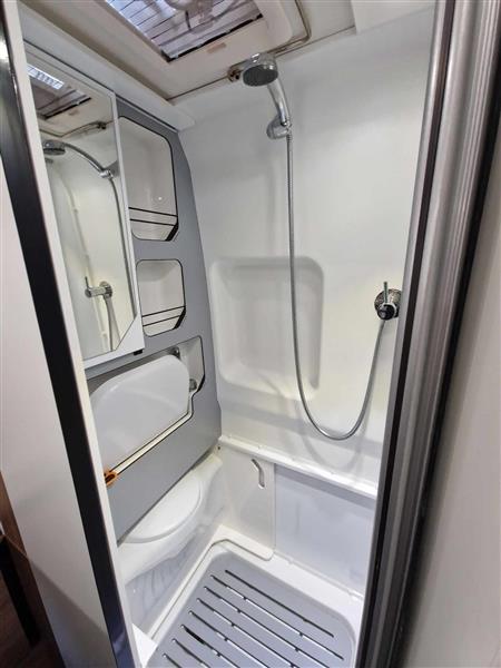Grote foto pilote v600g x edition 2021 goed onderhouden caravans en kamperen campers