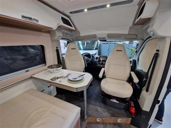Grote foto pilote v600g x edition 2021 goed onderhouden caravans en kamperen campers