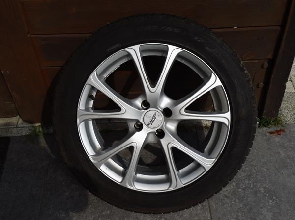 Grote foto winterbanden op alu velgen auto onderdelen banden en velgen