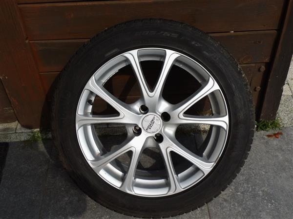 Grote foto winterbanden op alu velgen auto onderdelen banden en velgen