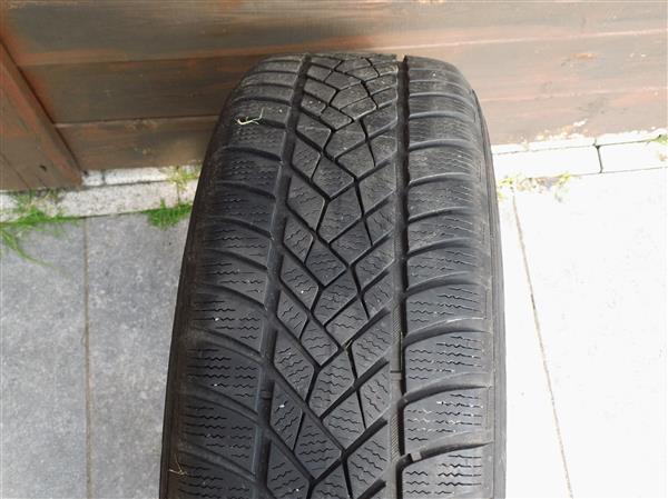 Grote foto winterbanden op alu velgen auto onderdelen banden en velgen