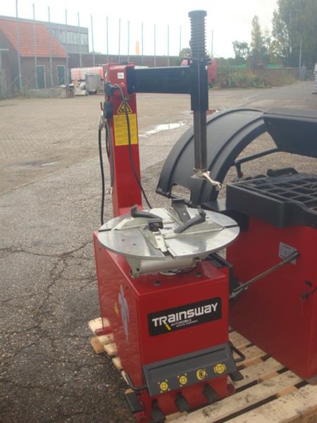 Grote foto banden de montage apparaat en balanceer machine auto diversen gereedschap