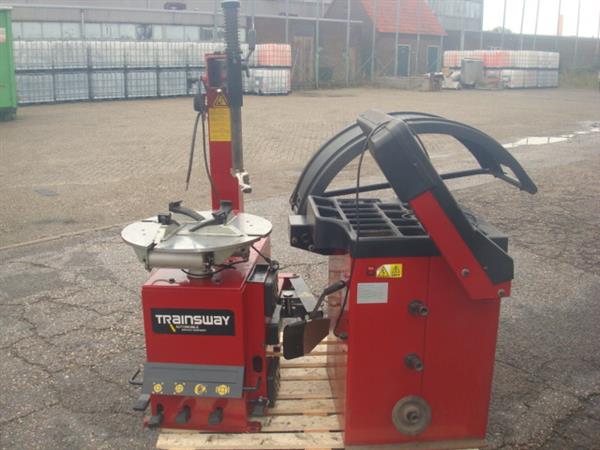 Grote foto banden de montage apparaat en balanceer machine auto diversen gereedschap