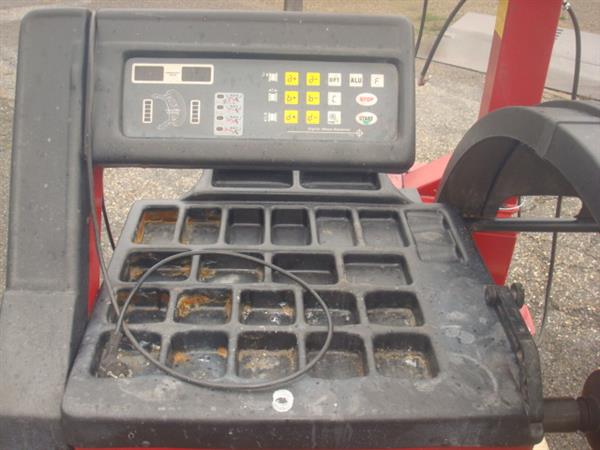 Grote foto banden de montage apparaat en balanceer machine auto diversen gereedschap