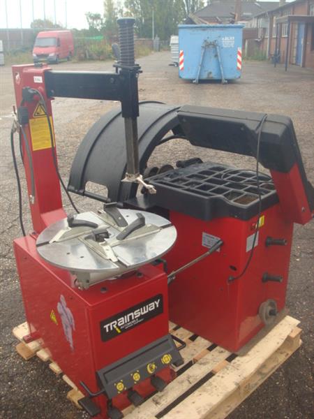 Grote foto banden de montage apparaat en balanceer machine auto diversen gereedschap