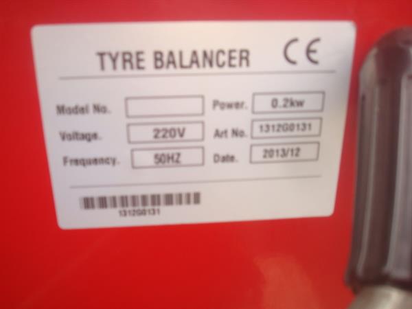 Grote foto banden de montage apparaat en balanceer machine auto diversen gereedschap