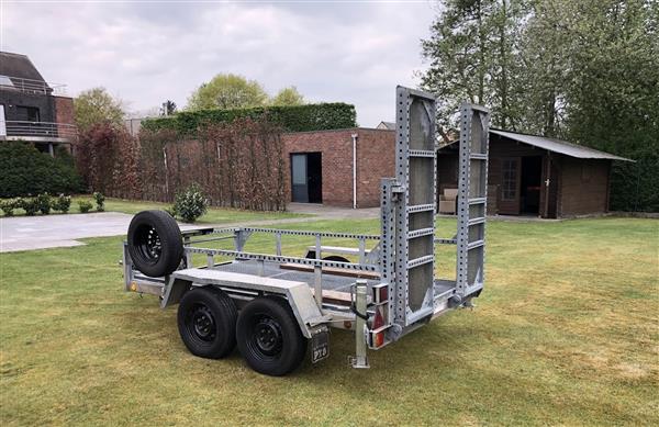 Grote foto machine transporter machinetransporter auto diversen aanhangers