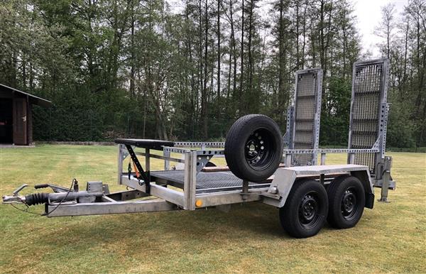 Grote foto machine transporter machinetransporter auto diversen aanhangers