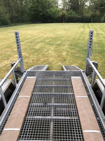 Grote foto machine transporter machinetransporter auto diversen aanhangers