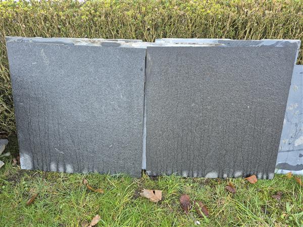 Grote foto graniettegels peperoni dark voor buiten tuin en terras tegels en terrasdelen