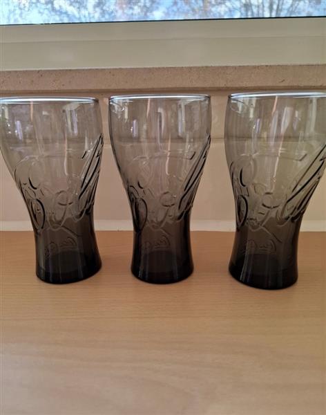 Grote foto 3 vintage zwarte coca cola glazen limited ed 2014 verzamelen glas en borrelglaasjes