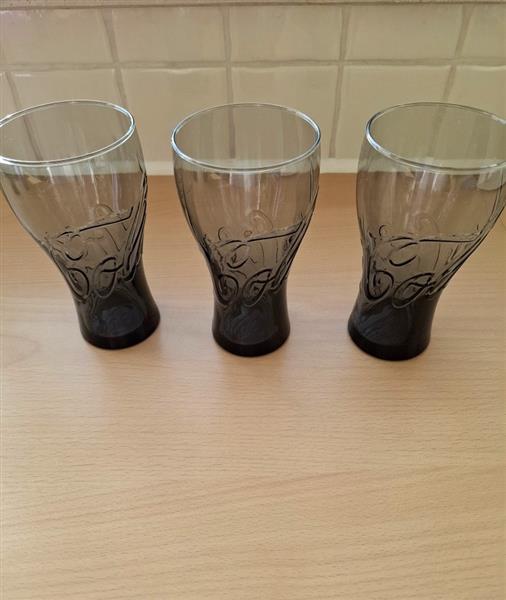 Grote foto 3 vintage zwarte coca cola glazen limited ed 2014 verzamelen glas en borrelglaasjes