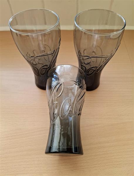 Grote foto 3 vintage zwarte coca cola glazen limited ed 2014 verzamelen glas en borrelglaasjes