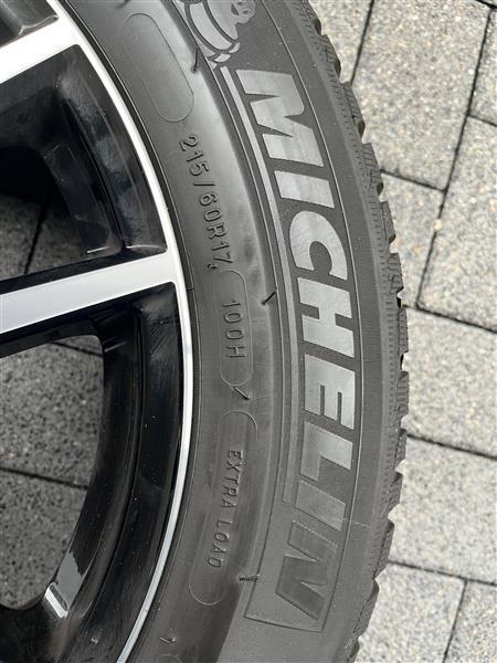 Grote foto vier michelin winterbanden auto onderdelen banden en velgen