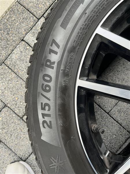 Grote foto vier michelin winterbanden auto onderdelen banden en velgen