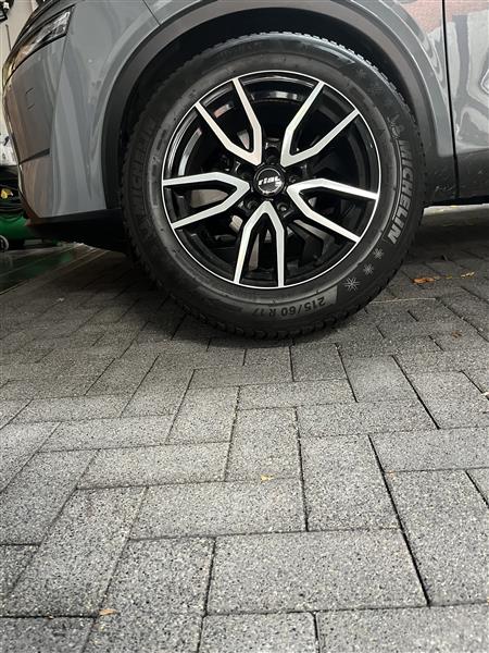 Grote foto vier michelin winterbanden auto onderdelen banden en velgen