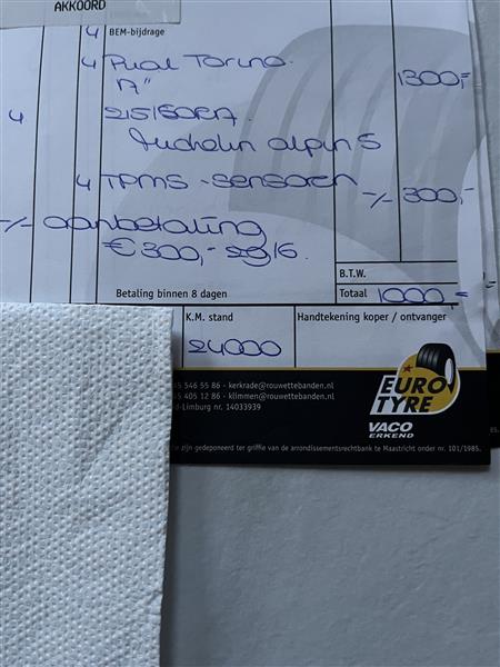 Grote foto vier michelin winterbanden auto onderdelen banden en velgen