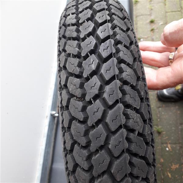 Grote foto band aanhangwagen auto onderdelen banden en velgen