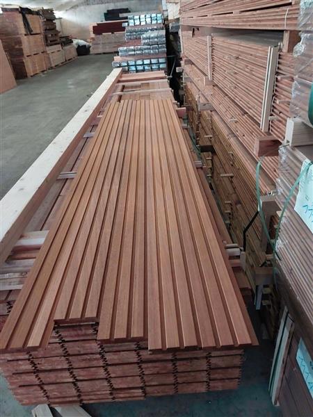 Grote foto trippel ayous thermowood 21mm dik 132mm werkende doe het zelf en verbouw hout en planken