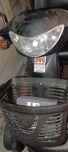 Grote foto duo scootmobiel fietsen en brommers scooters