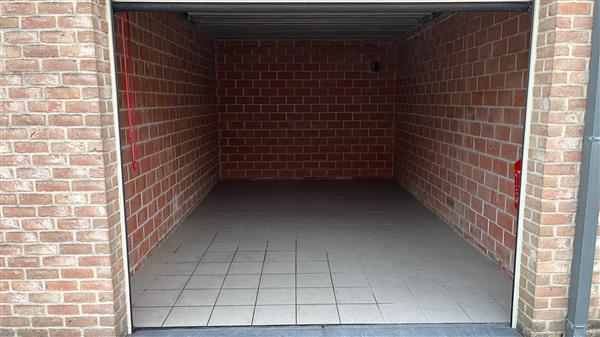 Grote foto garage te huur brasschaat huizen en kamers garageboxen