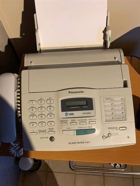 Grote foto telefoon en fax machine diversen schrijfmachines en typemachines