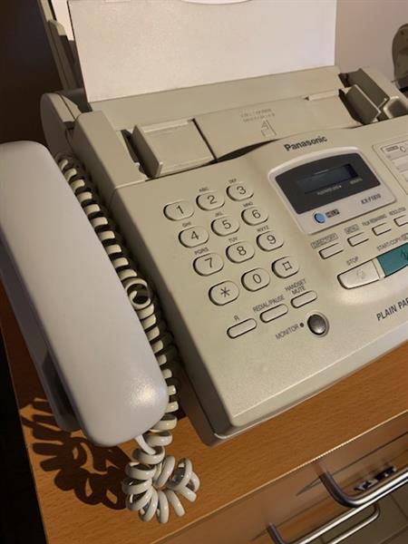 Grote foto telefoon en fax machine diversen schrijfmachines en typemachines