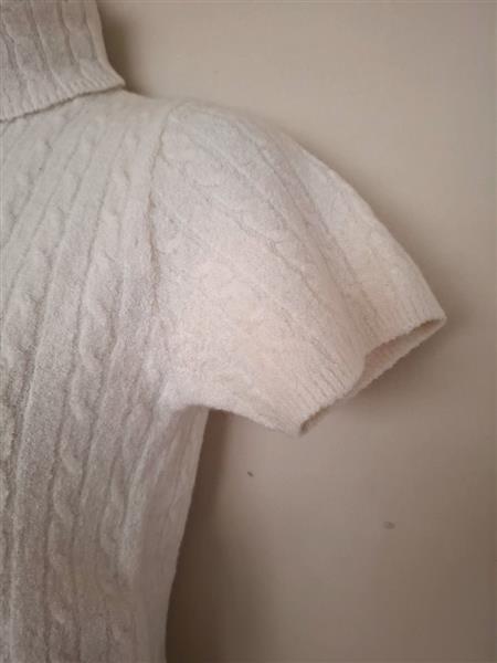Grote foto roomwitte kabeltrui met korte mouwen merinowol kleding dames truien en vesten