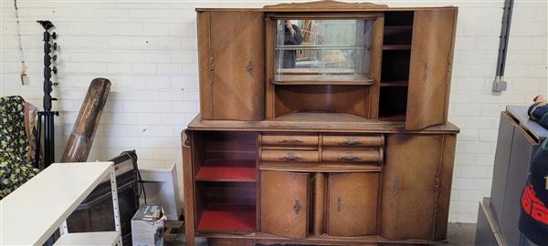 Grote foto stevige houten kast huis en inrichting wandmeubels