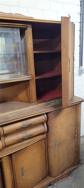 Grote foto stevige houten kast huis en inrichting wandmeubels