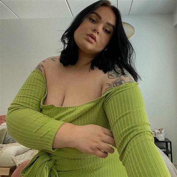 Grote foto zelfverzekerde vrouw zoekt echte klik contacten en berichten vrouw zoekt man