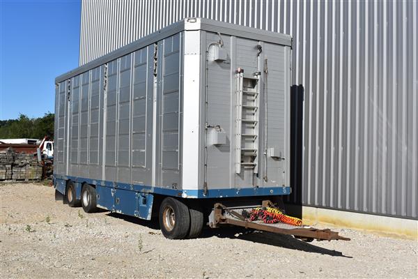 Grote foto aanhangwagen voor dierentransport levend vee agrarisch veehouderij