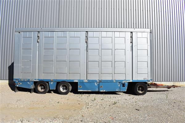 Grote foto aanhangwagen voor dierentransport levend vee agrarisch veehouderij
