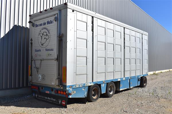 Grote foto aanhangwagen voor dierentransport levend vee agrarisch veehouderij