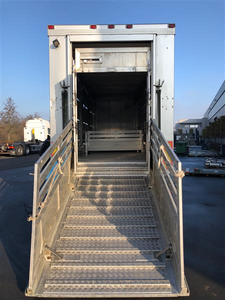 Grote foto aanhangwagen voor dierentransport levend vee agrarisch veehouderij