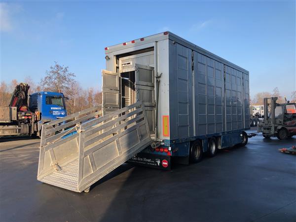 Grote foto aanhangwagen voor dierentransport levend vee agrarisch veehouderij