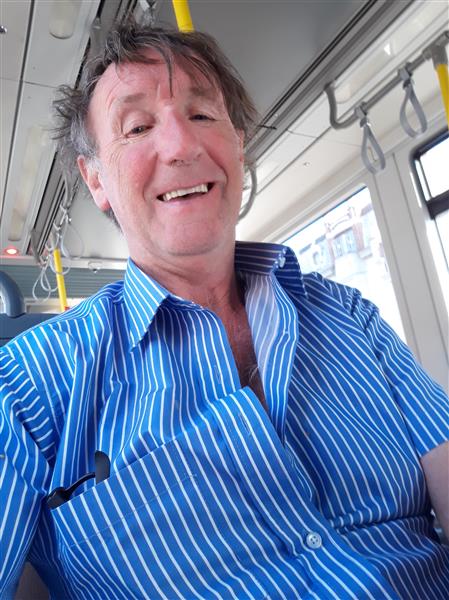 Grote foto zoekt naar een eerlijke relatie contacten en berichten man zoekt vrouw