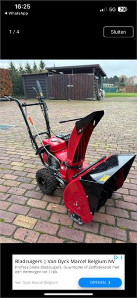 Grote foto sneeuwruimer sneeuwblazer sneeuwveger tuin en terras tuingereedschap