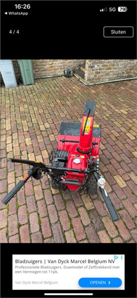 Grote foto sneeuwruimer sneeuwblazer sneeuwveger tuin en terras tuingereedschap