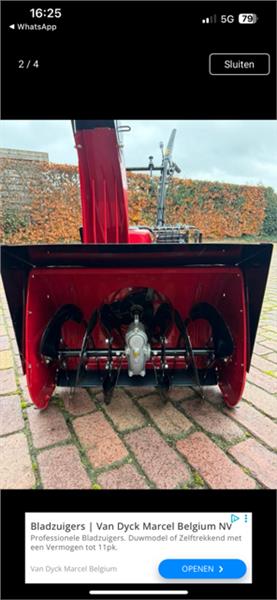 Grote foto sneeuwruimer sneeuwblazer sneeuwveger tuin en terras tuingereedschap