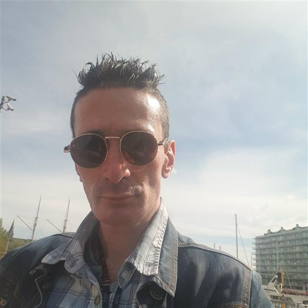 Grote foto man zoekt vrouw relatie vriendschap sexuel contacten en berichten man zoekt vrouw