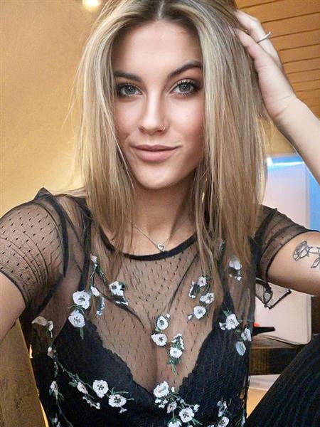 Grote foto op zoek naar een leuke klik contacten en berichten vrouw zoekt man