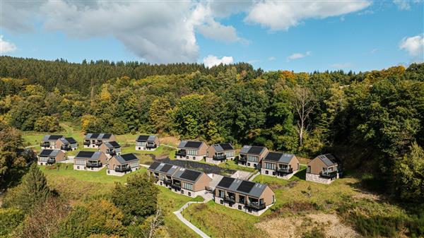 Grote foto luxe villa op een vakantiepark in de natuur. vakantie belgi