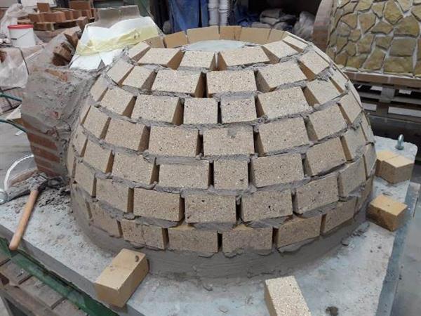 Grote foto houtgestookte steenoven traditional brick high alu tuin en terras tuindecoratie