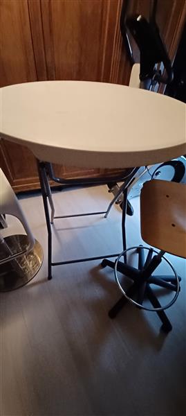 Grote foto bartafel en 2 barkrukken huis en inrichting krukken en barkrukken