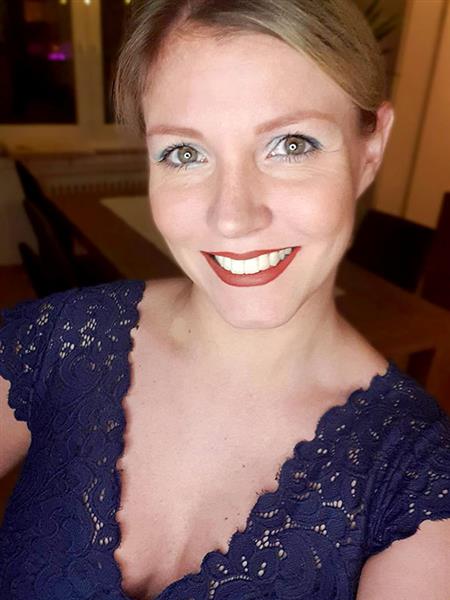 Grote foto een warme persoonlijkheid om te ontdekken contacten en berichten vrouw zoekt man