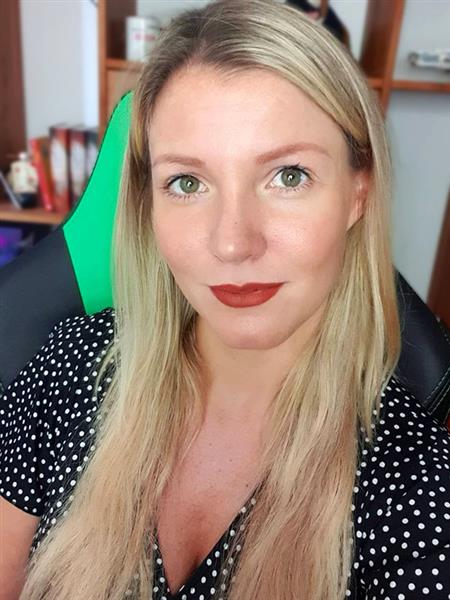 Grote foto een warme persoonlijkheid om te ontdekken contacten en berichten vrouw zoekt man