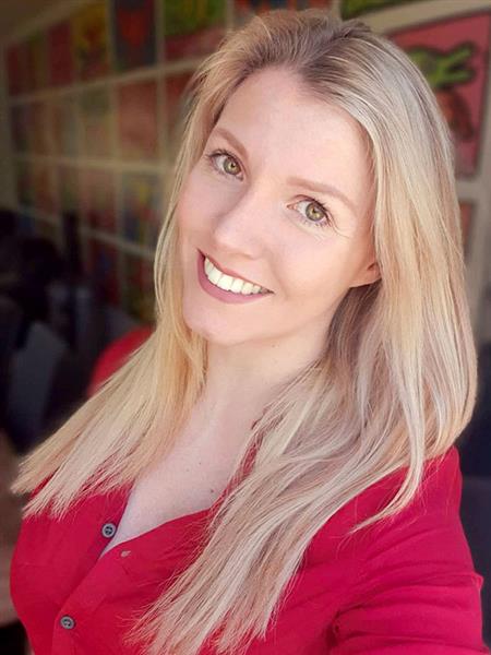 Grote foto een warme persoonlijkheid om te ontdekken contacten en berichten vrouw zoekt man