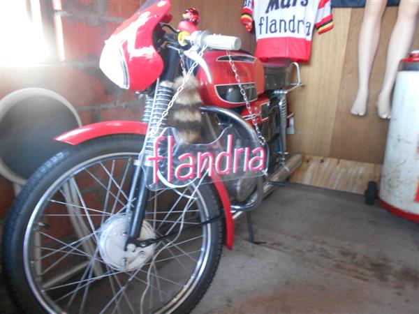 Grote foto lichtreclame fietsen en brommers oldtimers